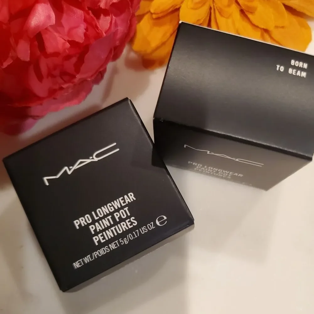 MAC Paint Pot in Born To Beam Paint Pot Eyeliner/Eyeshadow (Golden Shimmer)